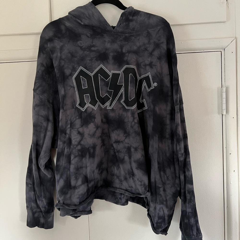 PLUS Torrid AC/DC black tie-dye cropped hoodie